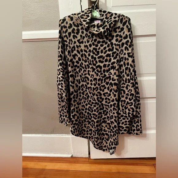 Wanna B boutique leopard print sweater - Picture 3 of 4